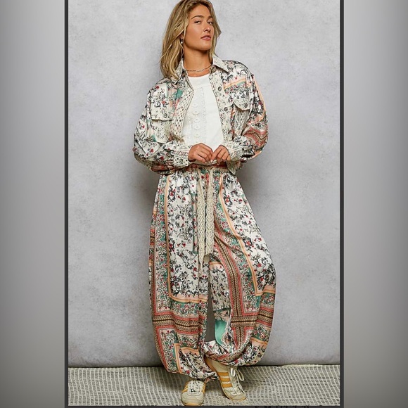 Floral Print Top or jacket 🌟 - Picture 3 of 3